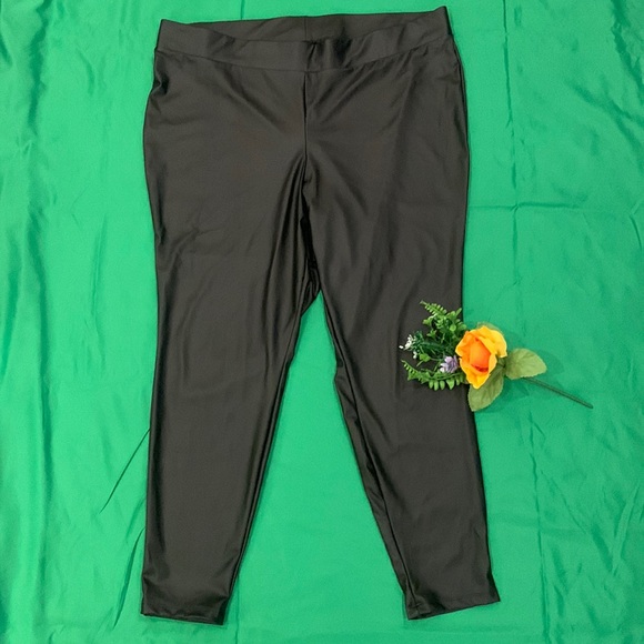 🌹 TORRID • SLEEK BLACK FLATTERING FAUX LEATHER PULL ON PERFECT SKINNY LEGGINGS - Picture 1 of 12